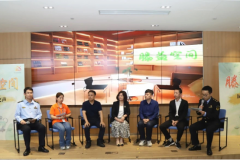 <b>工做人员呈现了着拆整洁、操做规范的良</b>