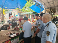 <b>护群众“舌尖上的平安”</b>